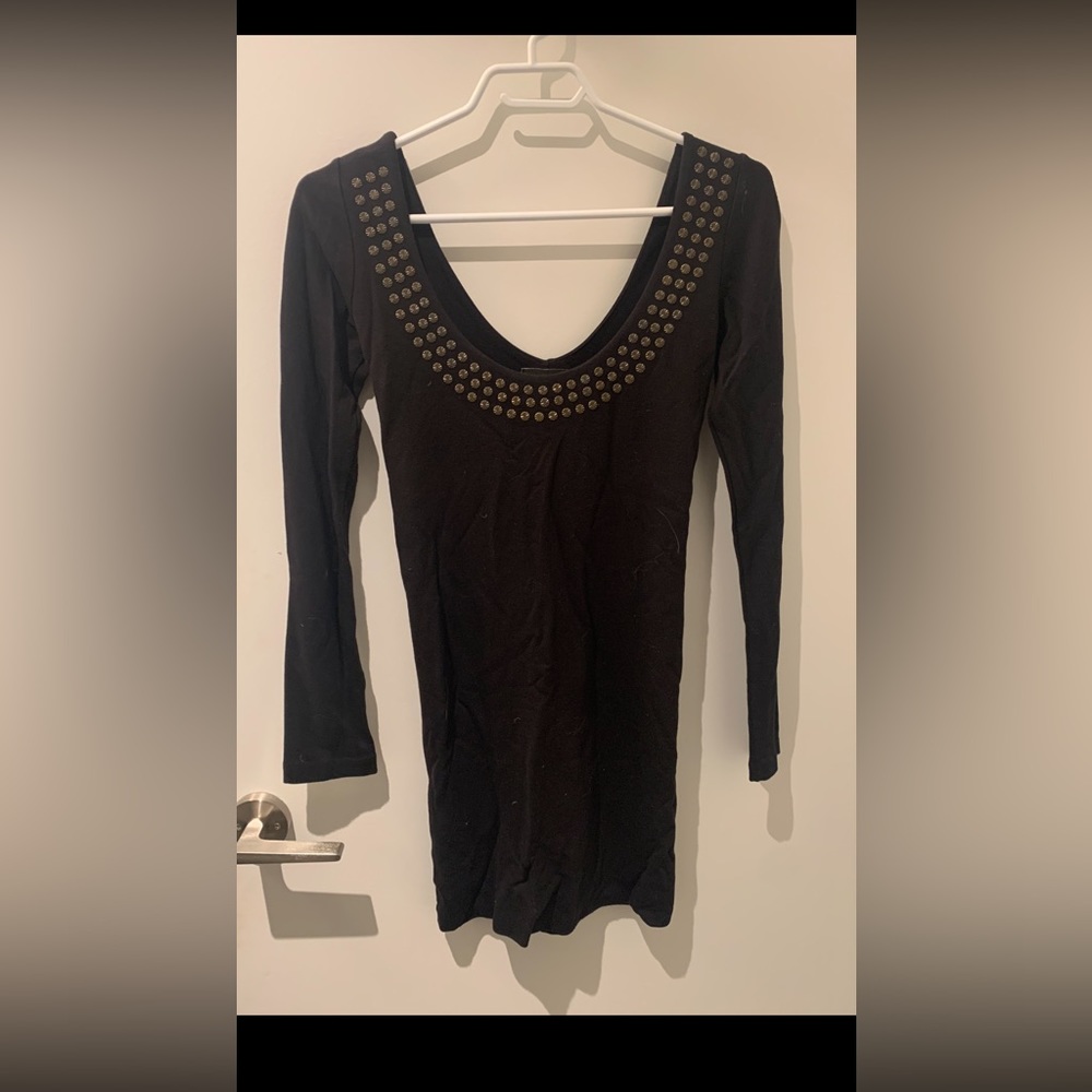 Monrow long sleeve, scoop neck dress with hard ware details